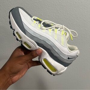 AIR MAX 95 RECRAFT GS 'LOGOS PACK - WHITE, NEON', GEEY